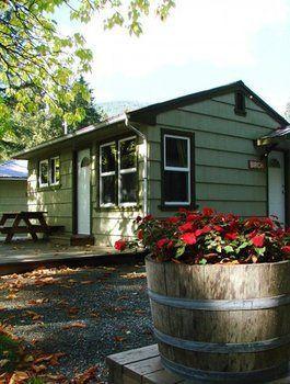 Cabins And Campground At Cultus Lake Park Hotell Chilliwack Exteriör bild